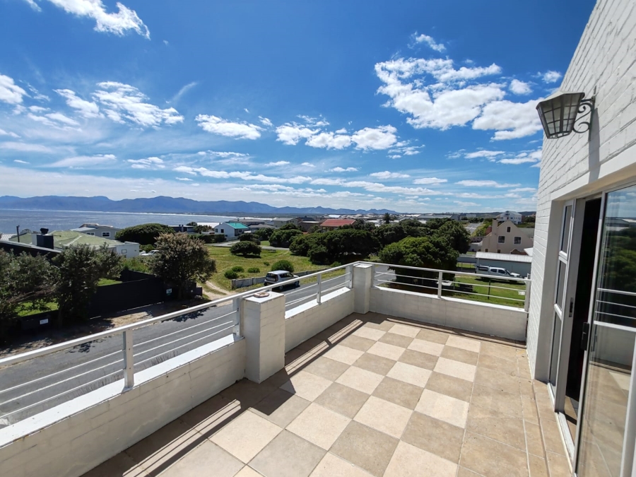 4 Bedroom Property for Sale in De Kelders Western Cape